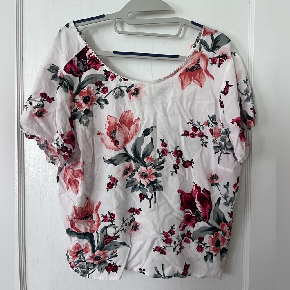 Abercrombie & Fitch White Pink floral short sleeve shirt